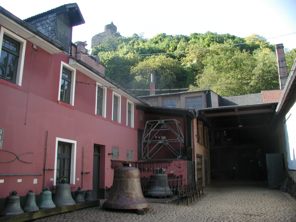 Innenhof der KulturGießerei Saarburg